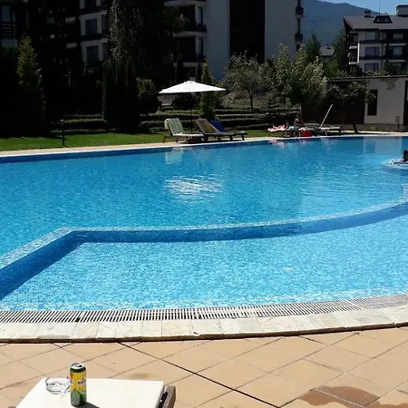 By The Pool In Aspen Heights Apartament