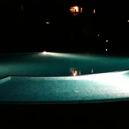 Studio By The Pool In Aspen Heights Apartment
