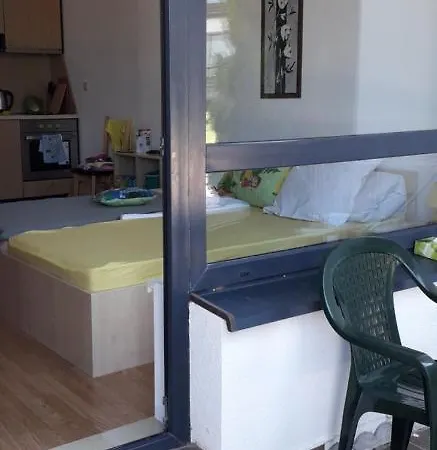 Studio By The Pool In Aspen Heights Apartment