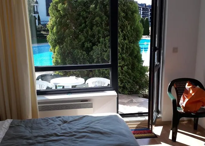 Apartment By The Pool In Aspen Heights *