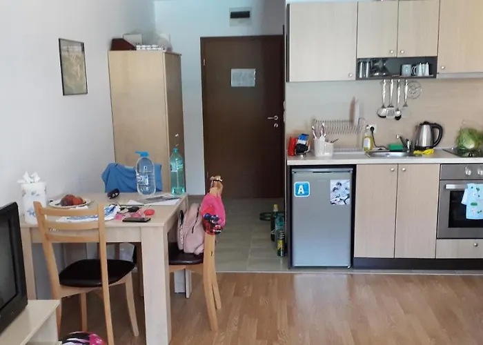 By The Pool In Aspen Heights Apartment *