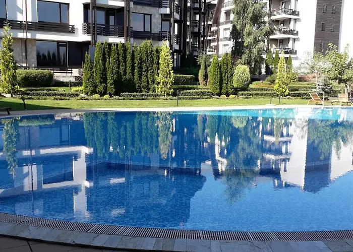 By The Pool In Aspen Heights Apartment *