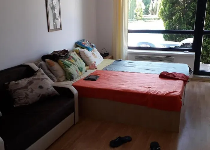 By The Pool In Aspen Heights Apartment *