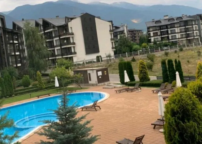 Apartment By The Pool In Aspen Heights *